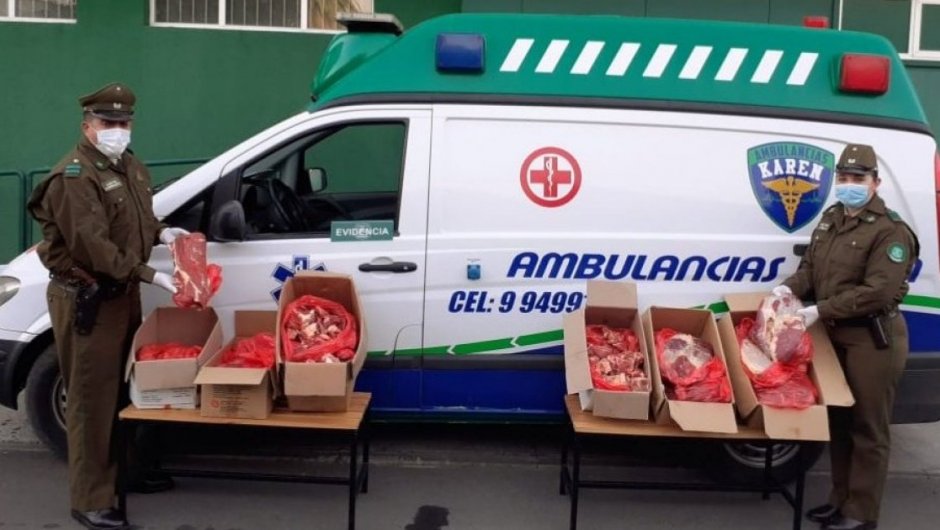 Los sujetos de la tercera edad utilizaban la ambulancia para no levantar sospecha. (Foto: @CarabNuble).